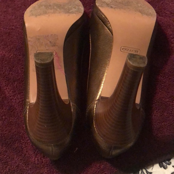 Coach Gold Pumps - Picture 2 of 4